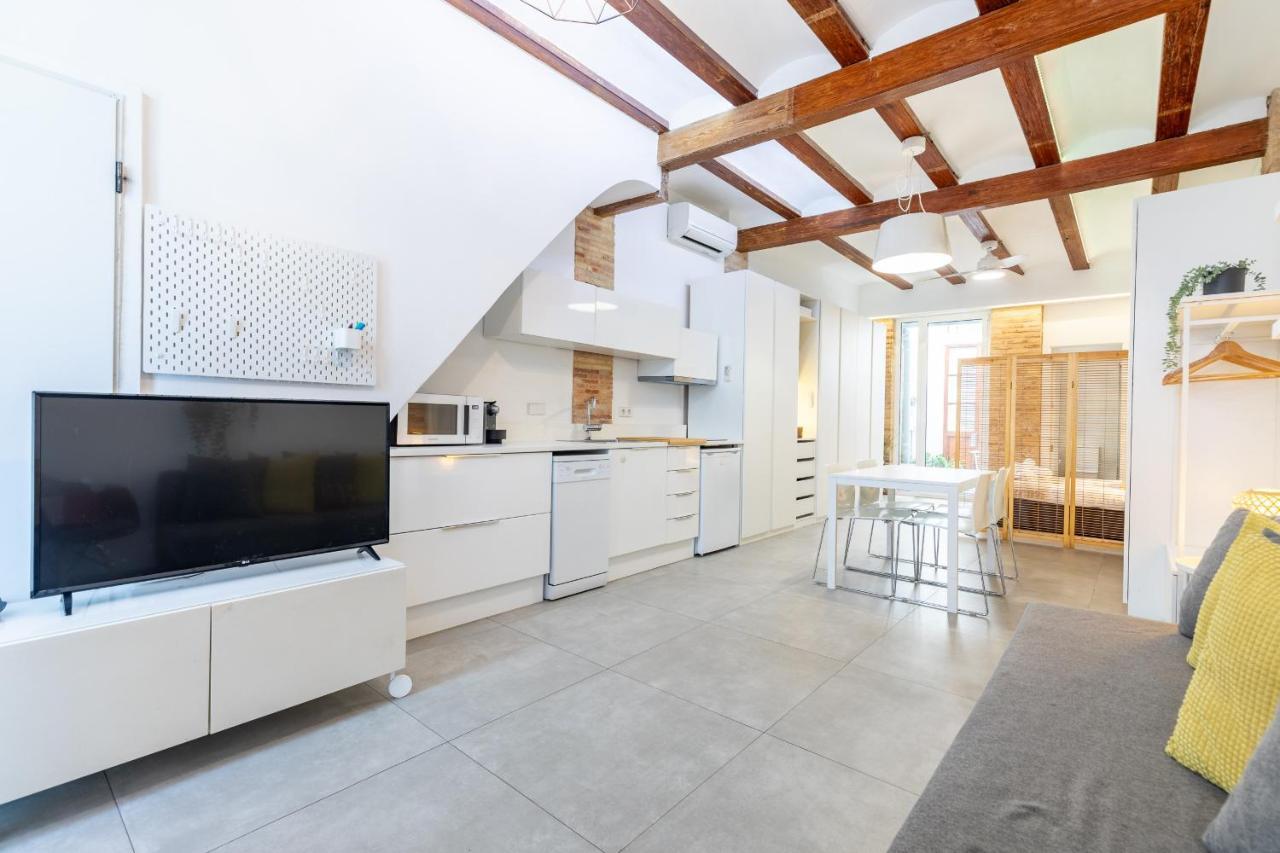 Apartup Arenas Apartment